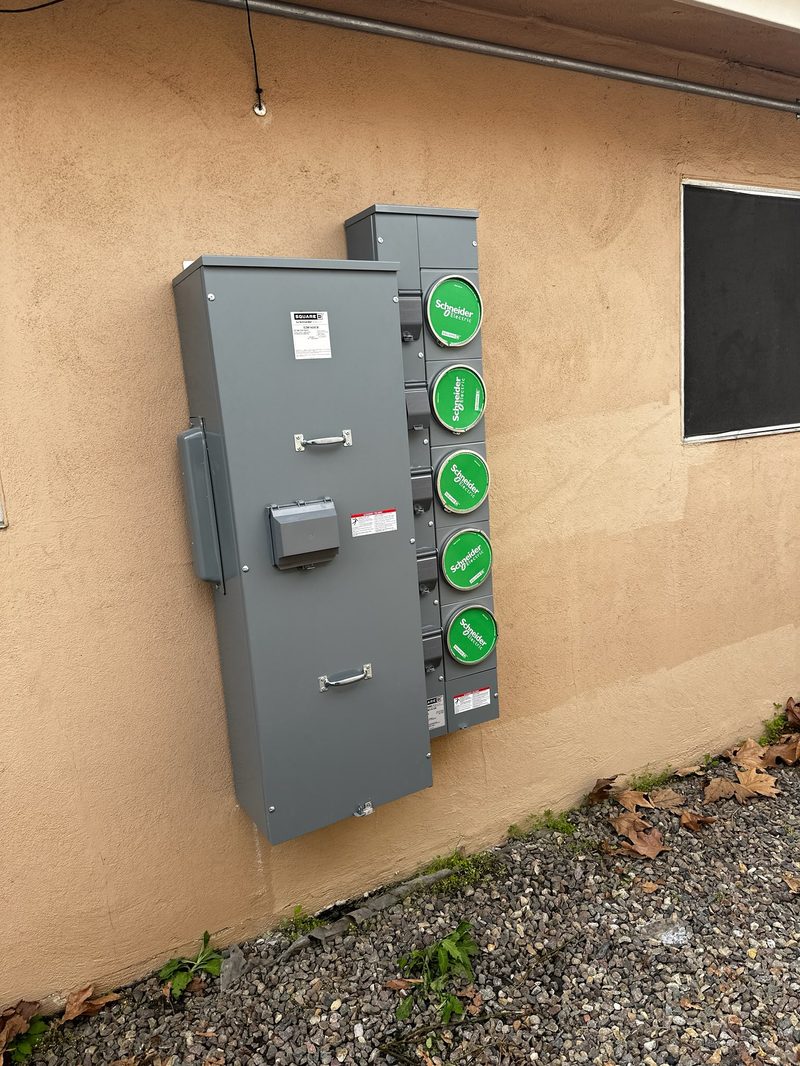 Multi-meter service — Schneider, 5-meter service
